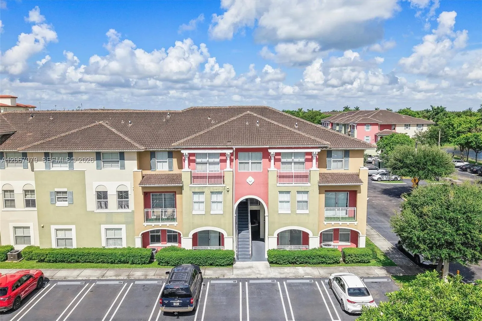 Foto de propiedad en 11102 NW 83rd Street 101, Doral, FL 33178 Doral con MLS# 