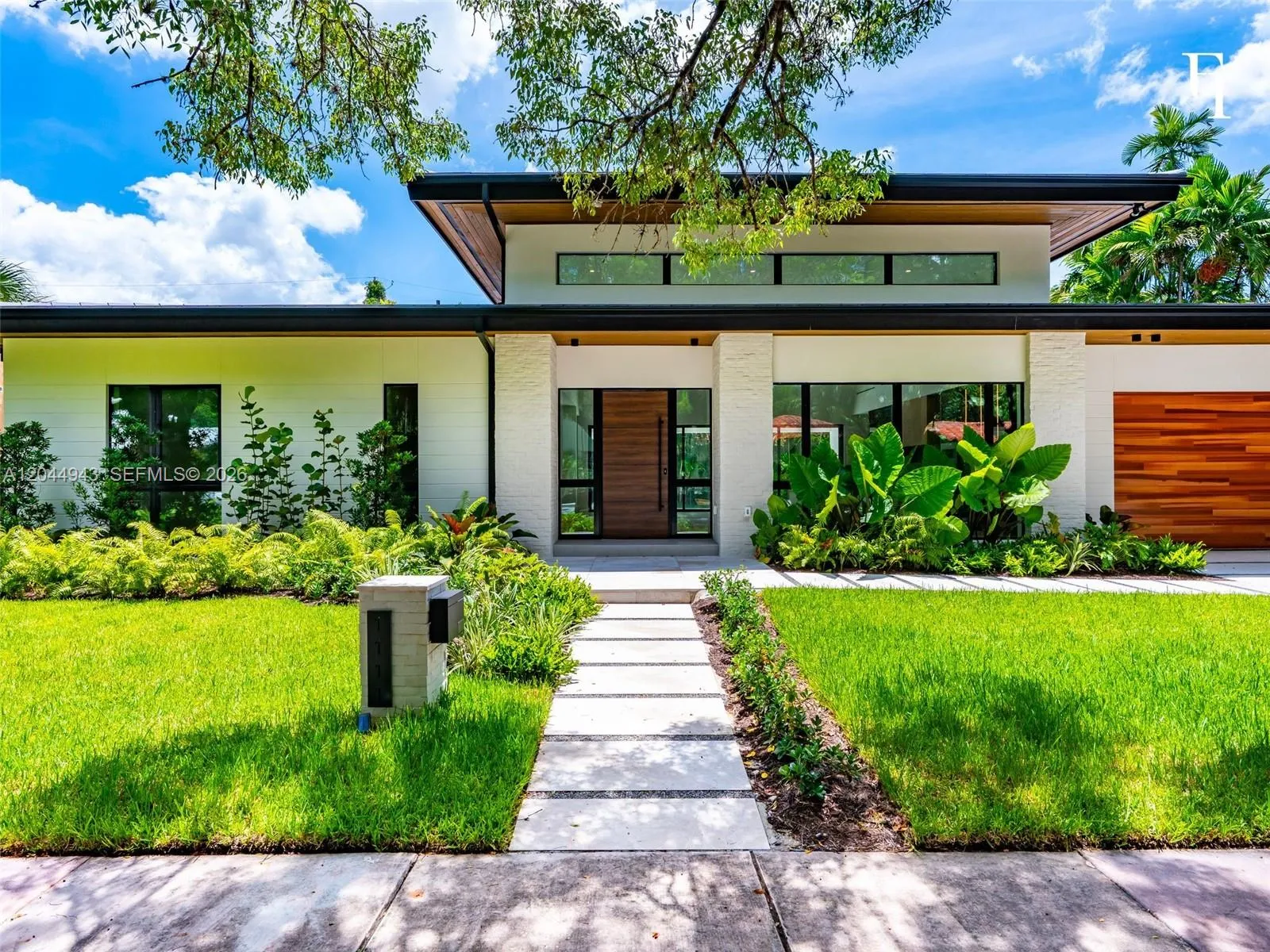 Foto de propiedad en 1111 Alberca Street, Coral Gables, FL 33134 Coral Gables con MLS# 