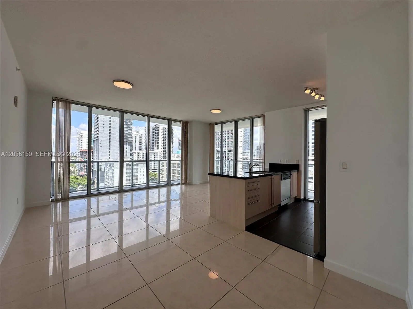 Foto de propiedad en 1111 SW 1st Avenue 1525-N, Miami, FL 33130 Miami con MLS#