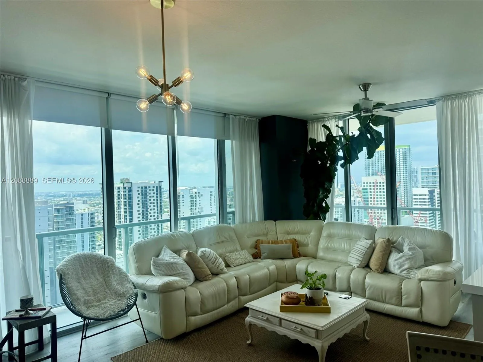 Foto de propiedad en 1111 SW 1st Avenue 3225 SHORT TERM, Miami, FL 33130 Miami con MLS#