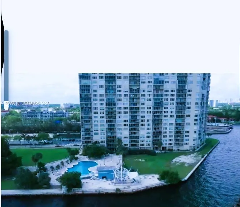 Foto de propiedad en 11111 Biscayne Boulevard 1815, Miami, FL 33181 Miami con MLS# 