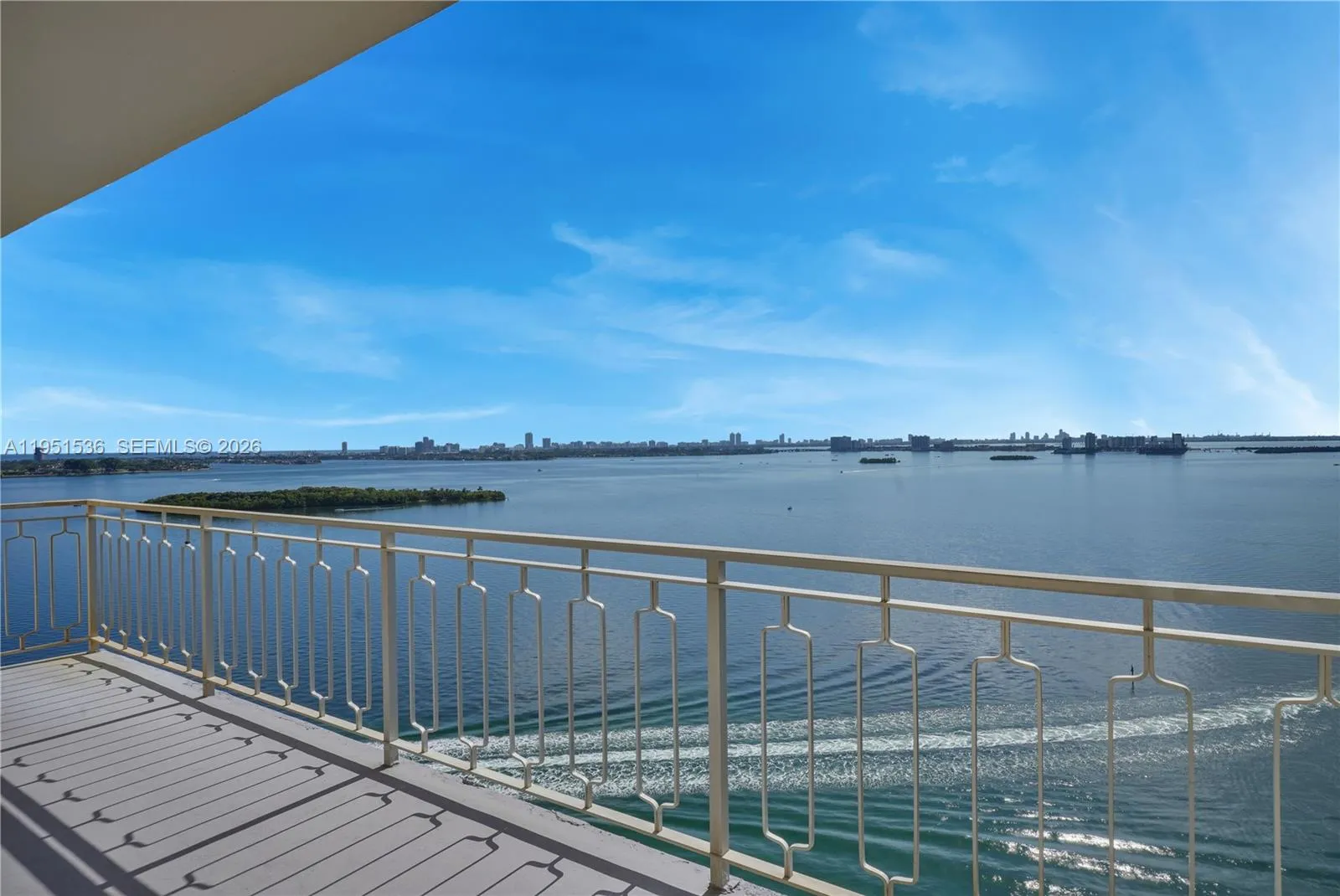 Foto de propiedad en 11111 Biscayne Boulevard 21C, Miami, FL 33181 Miami con MLS# 