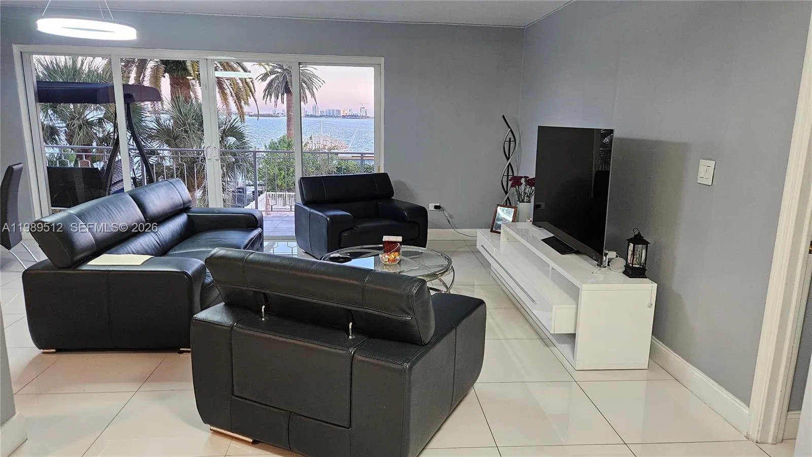 Foto de propiedad en 11111 Biscayne Boulevard 3F, Miami, FL 33181 Miami con MLS#