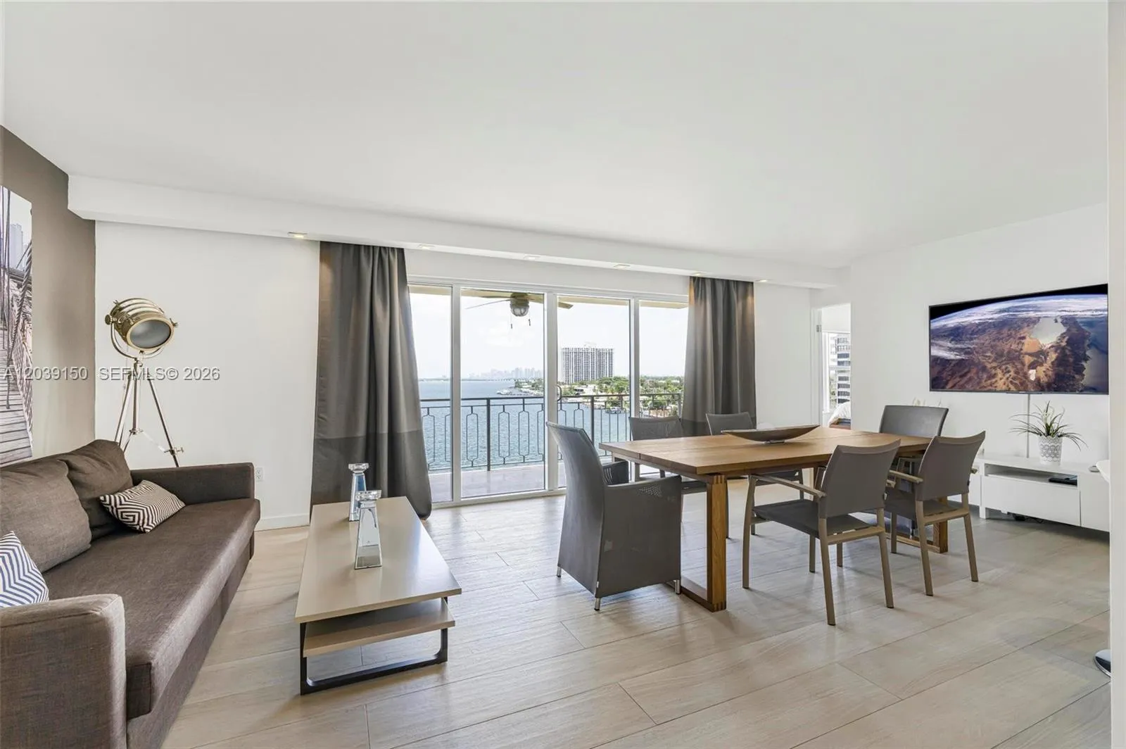 Foto de propiedad en 11111 Biscayne Boulevard 8C, Miami, FL 33181 Miami con MLS#