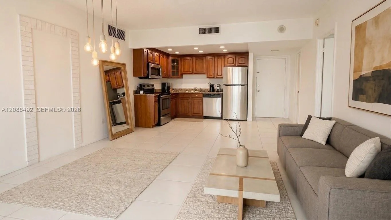 En Renta 11111 Biscayne Boulevard 9A, Miami, FL 33181, Miami, FL 33181