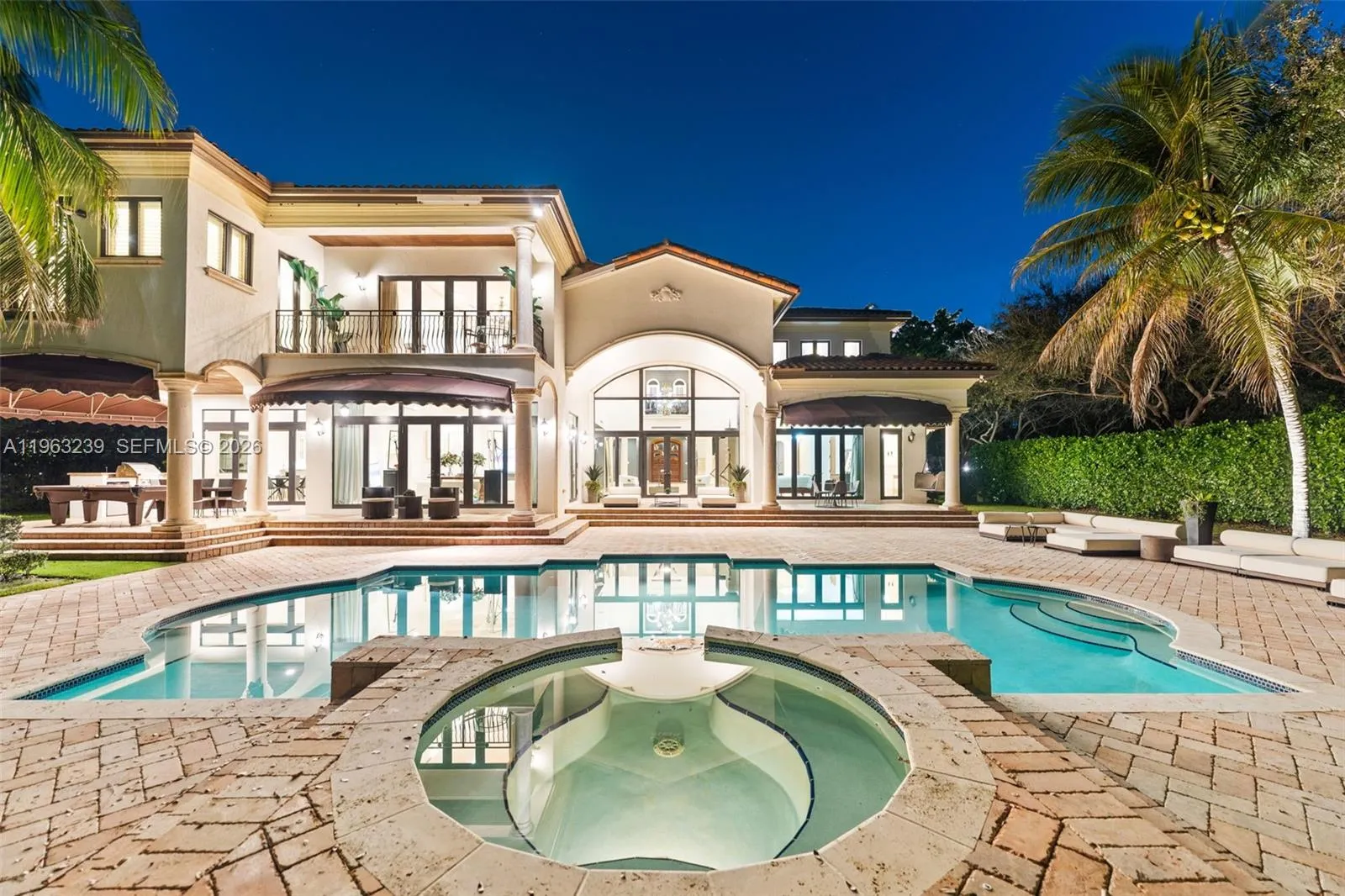 Foto de propiedad en 11111 Killian Park Road, Pinecrest, FL 33156 Pinecrest con MLS# 