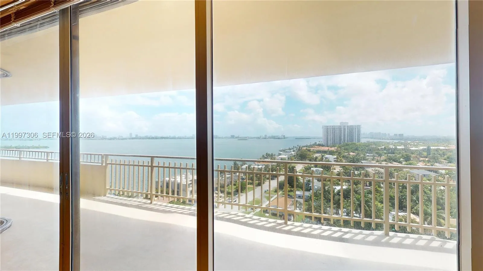 Foto de propiedad en 11113 Biscayne Boulevard 1251, Miami, FL 33181 Miami con MLS# 