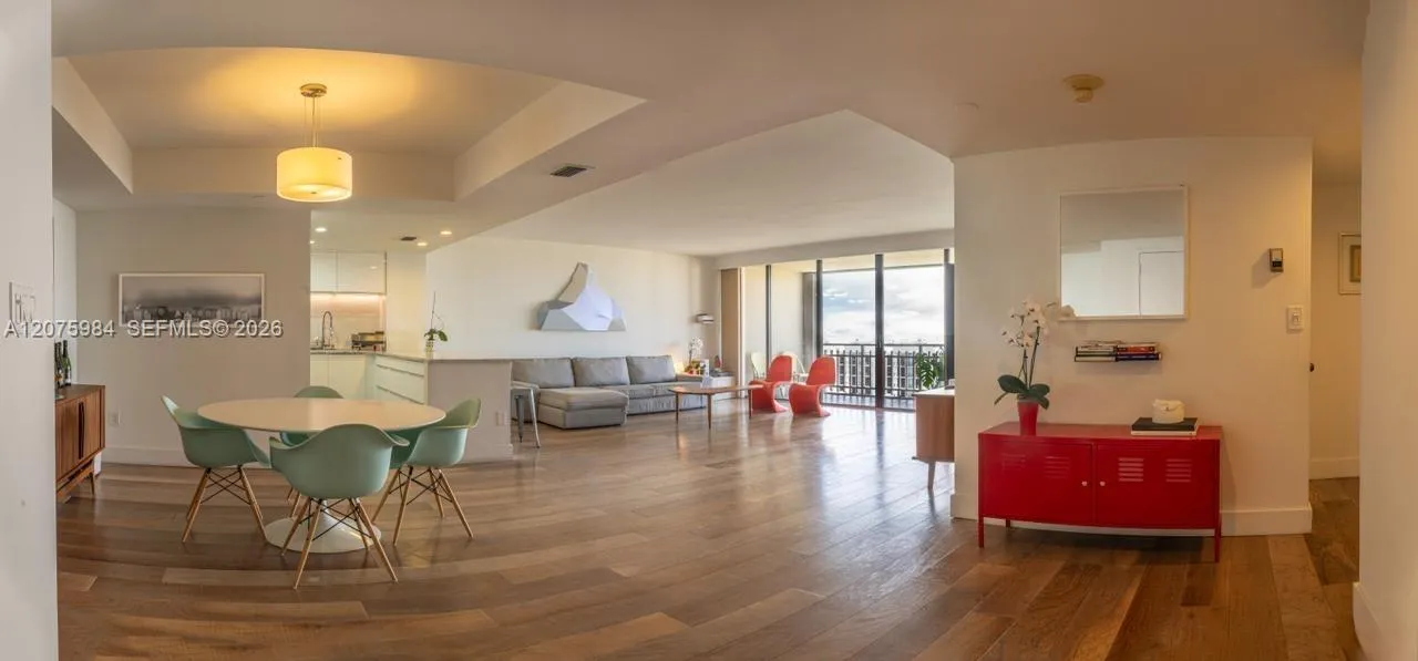 Foto de propiedad en 11113 Biscayne Boulevard 1954, Miami, FL 33181 Miami con MLS# 