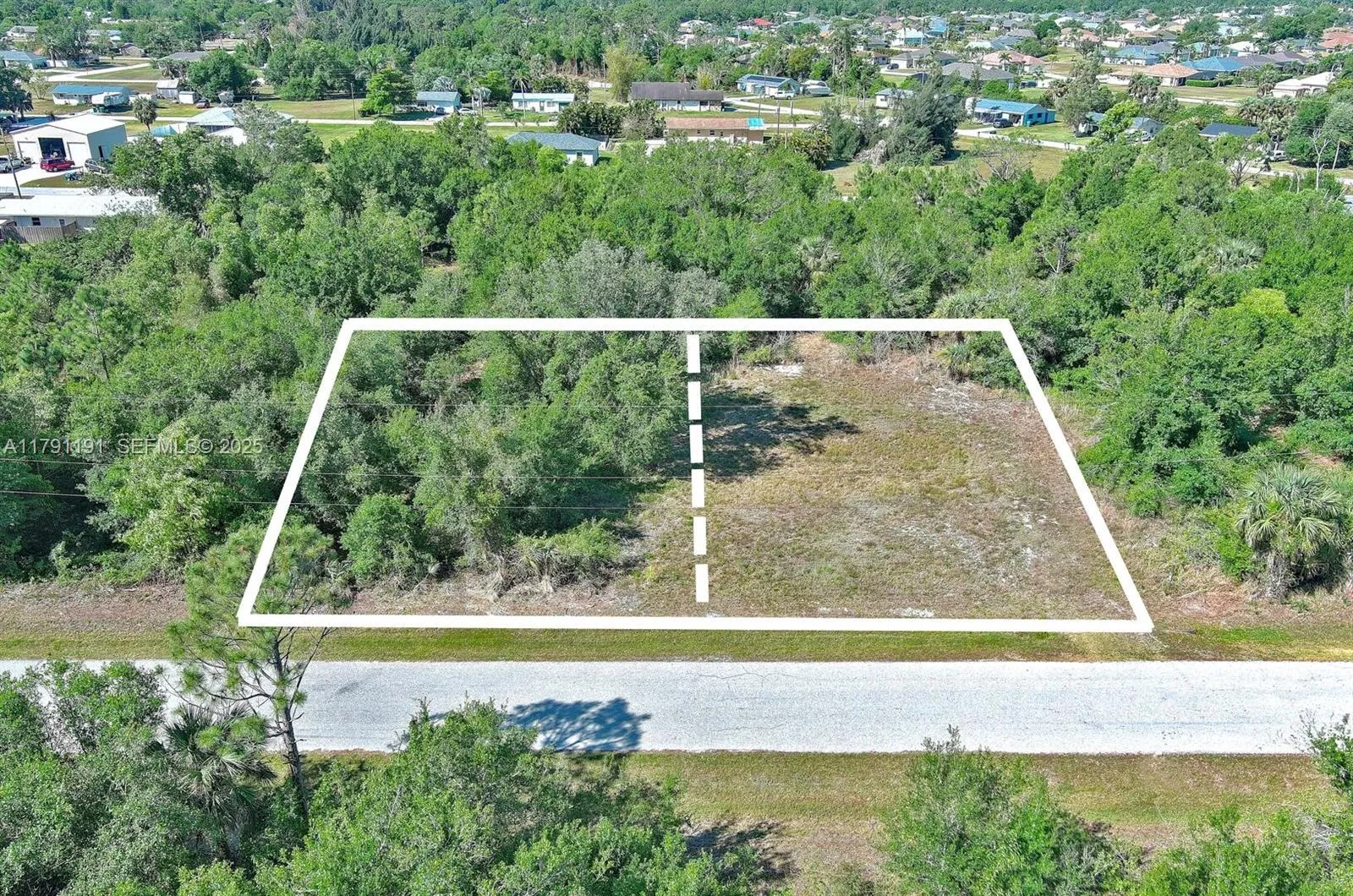 Foto de propiedad en 11117 1st Avenue, Punta Gorda, FL 33955 Punta Gorda con MLS# 