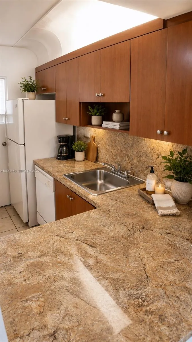 Foto de propiedad en 11120 SW 196th Street B305, Cutler Bay, FL 33157 Cutler Bay con MLS# 
