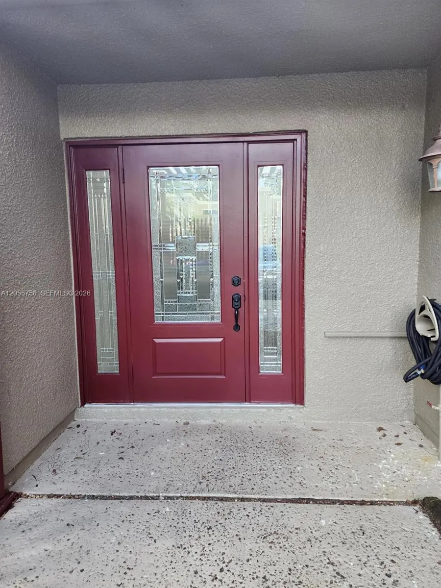 Foto de propiedad en 11130 N Lakeview Drive 1, Pembroke Pines, FL 33026 Pembroke Pines con MLS# 