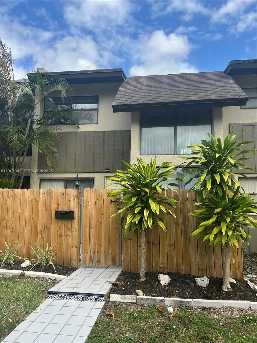 Foto de propiedad en 11141 SW 70th Terrace, Miami, FL 33173 Miami con MLS# 
