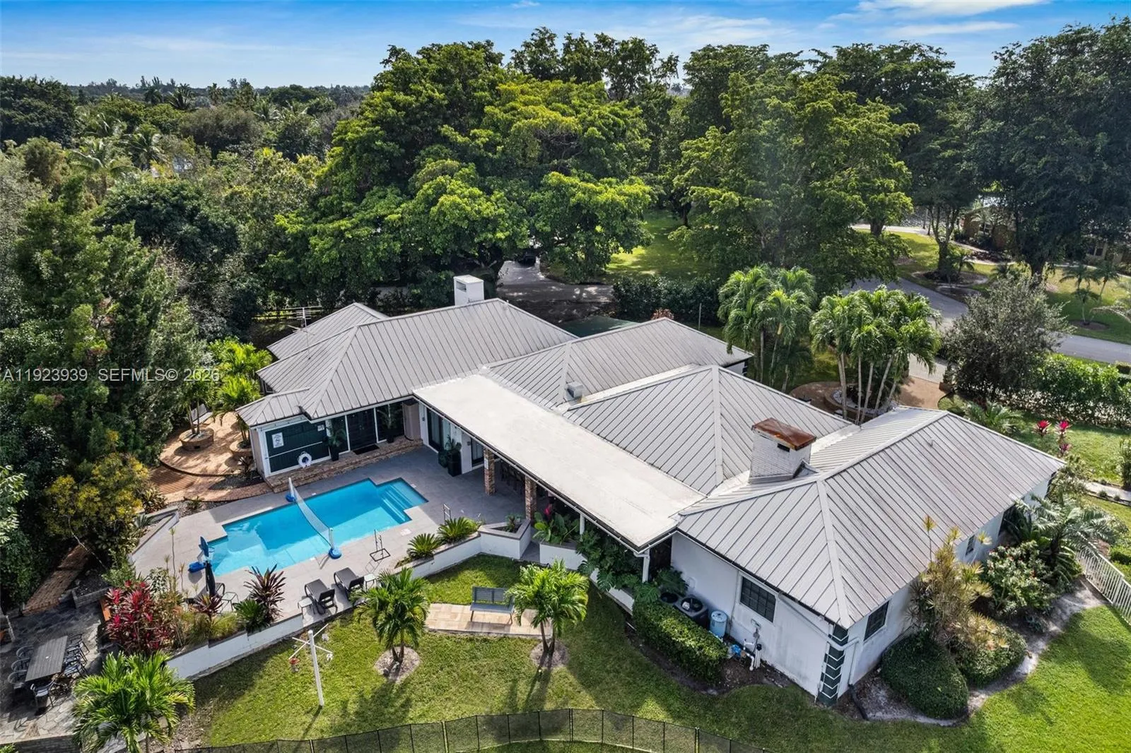 Foto de propiedad en 11155 SW 40th Street, Davie, FL 33328 Davie con MLS# 