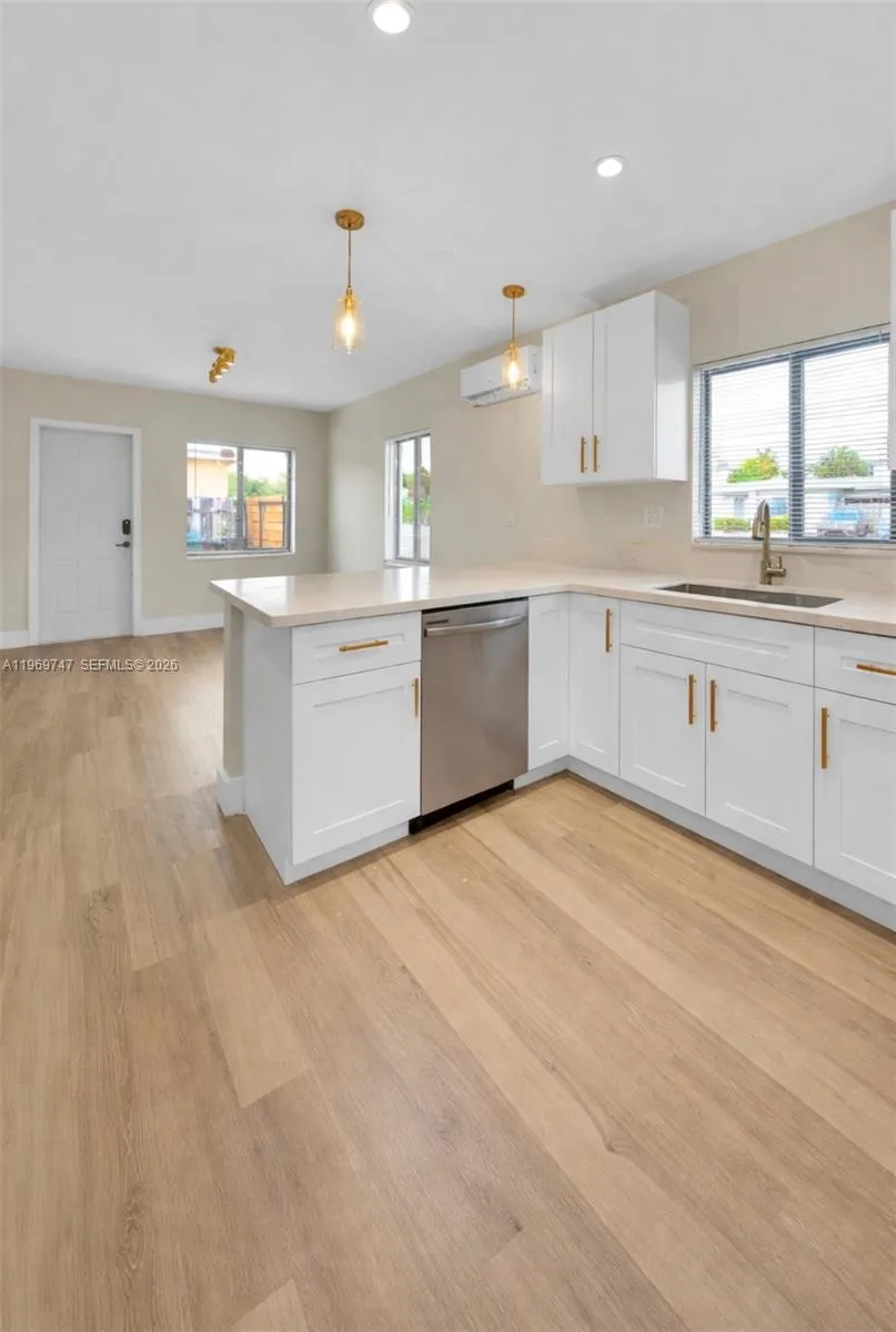 Vendido 1116 NE 15th Avenue, Fort Lauderdale, FL 33304, Fort Lauderdale, FL 33304