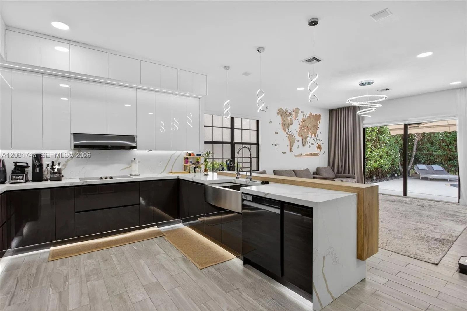 Foto de propiedad en 11174 NW 72nd Place, Parkland, FL 33076 Parkland con MLS# 