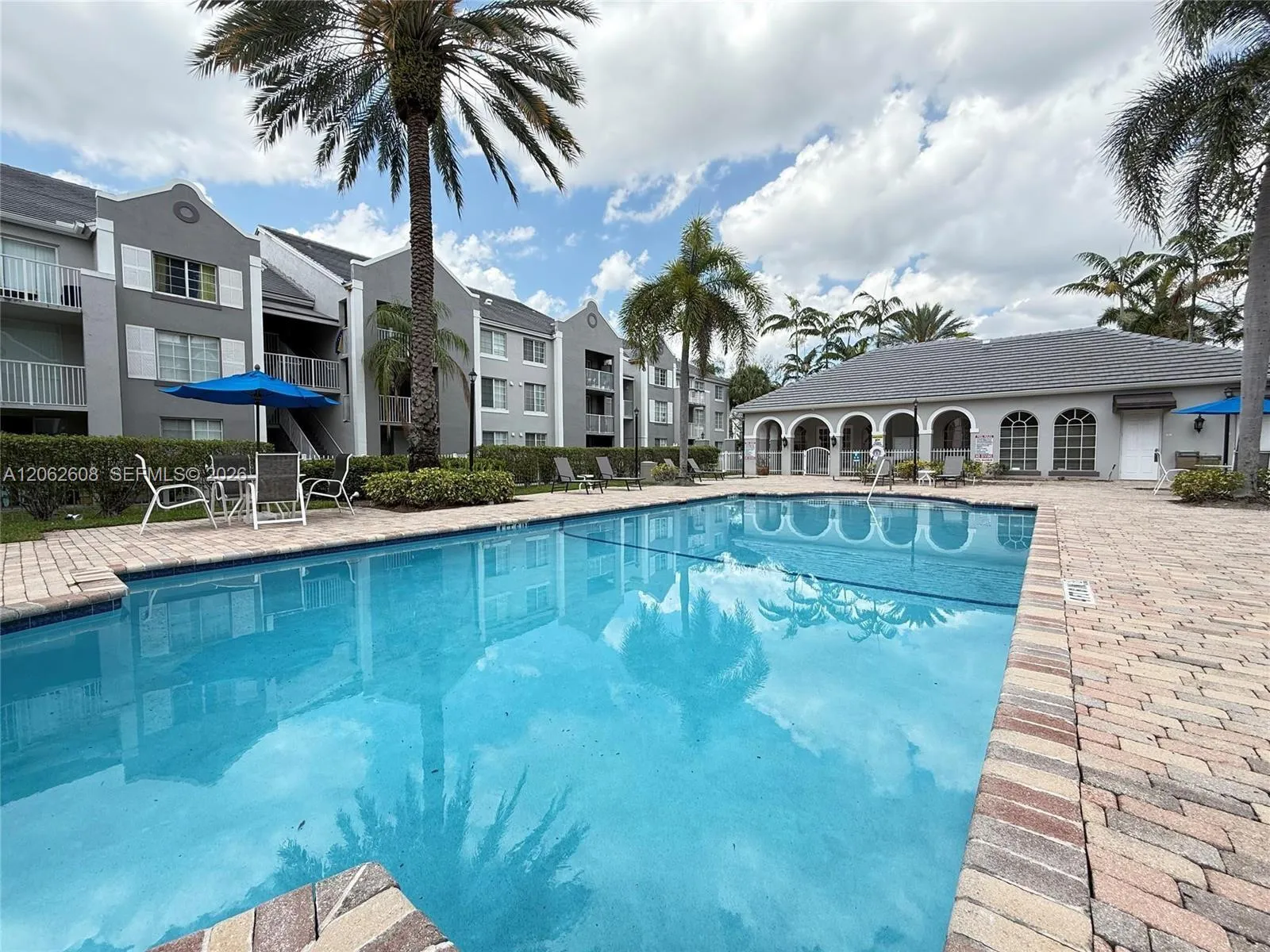 Foto de propiedad en 11177 SW 8th Street 108, Pembroke Pines, FL 33025 Pembroke Pines con MLS# 