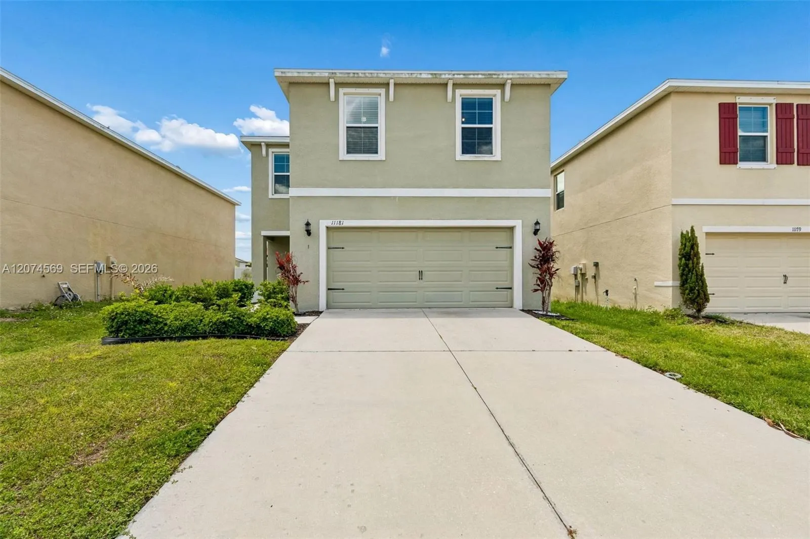 Foto de propiedad en 11181 Leland Groves Drive, Tampa, FL 33579 Tampa con MLS# 