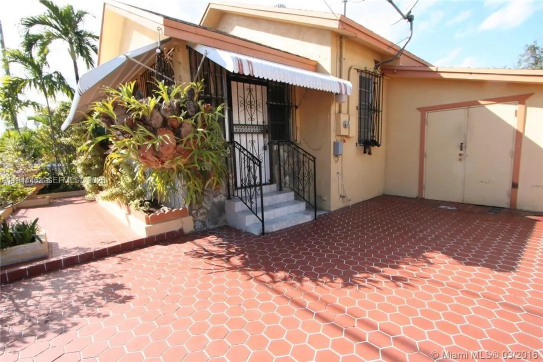 Foto de propiedad en 1119 SW 9th Street, Miami, FL 33130 Miami con MLS# 