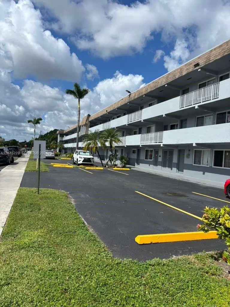 En Venta 11195 SW 1st Street 216, Sweetwater, FL 33174, Sweetwater, FL 33174