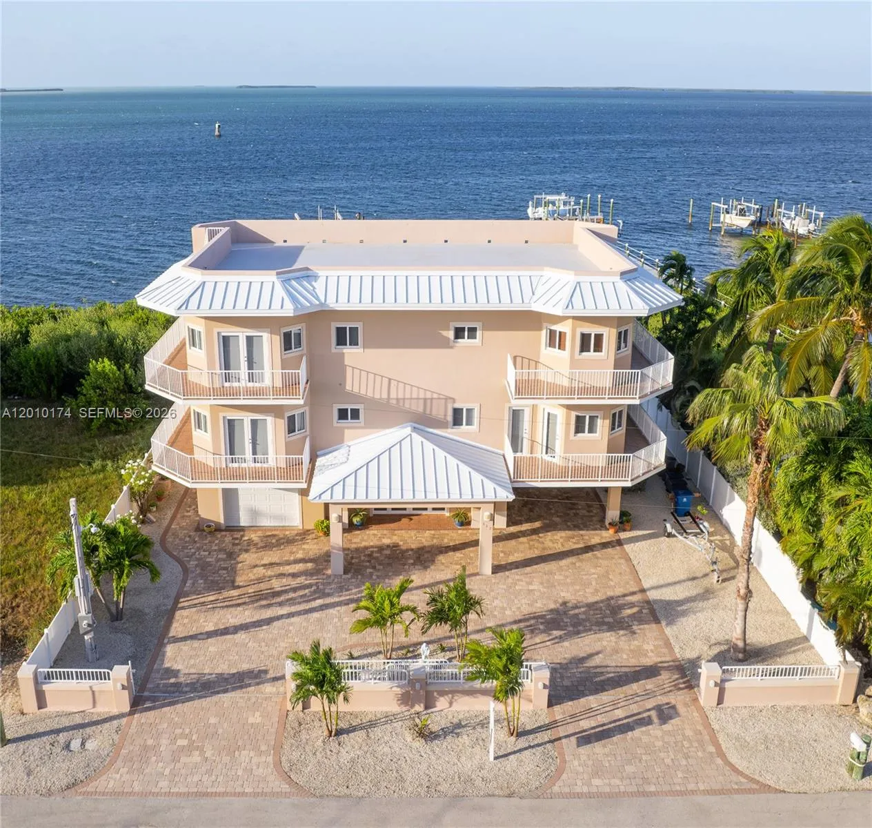 Foto de propiedad en 112 N Bounty Lane, Key Largo, FL 33037 Key Largo con MLS# 