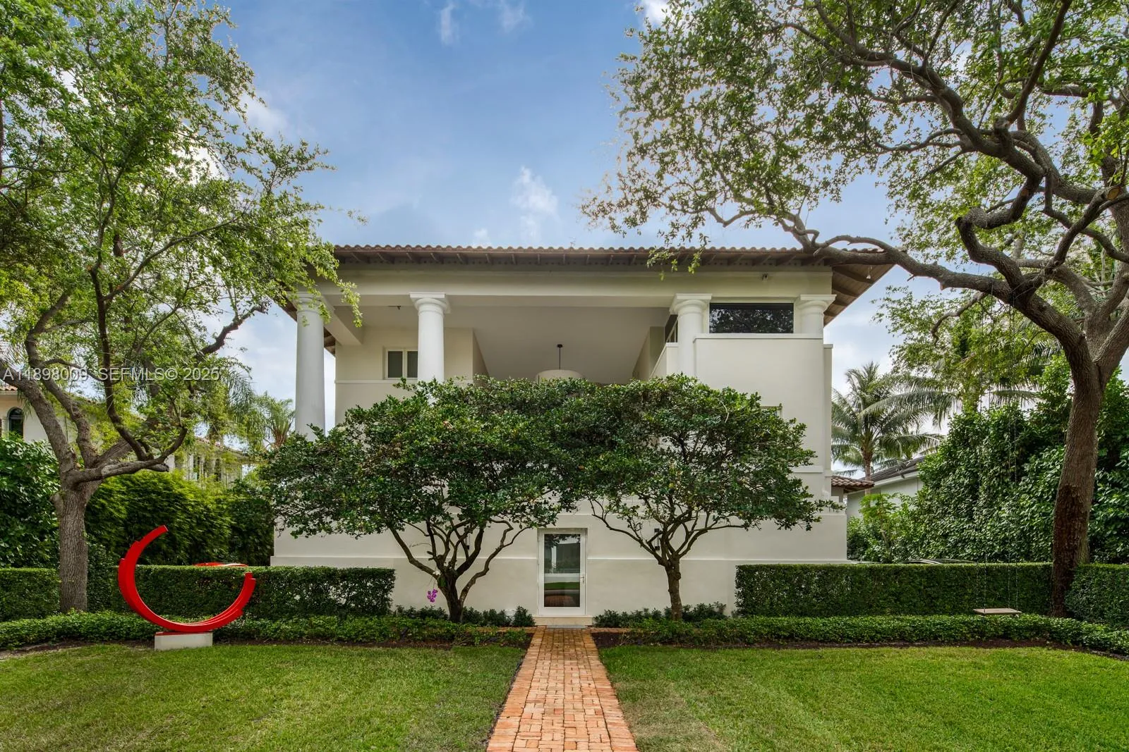 Foto de propiedad en 112 Paloma Drive, Coral Gables, FL 33143 Coral Gables con MLS# 