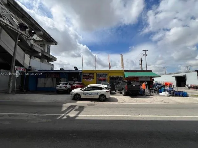 Foto de propiedad en 1120 E 25th Street, Hialeah, FL 33013 Hialeah con MLS# 