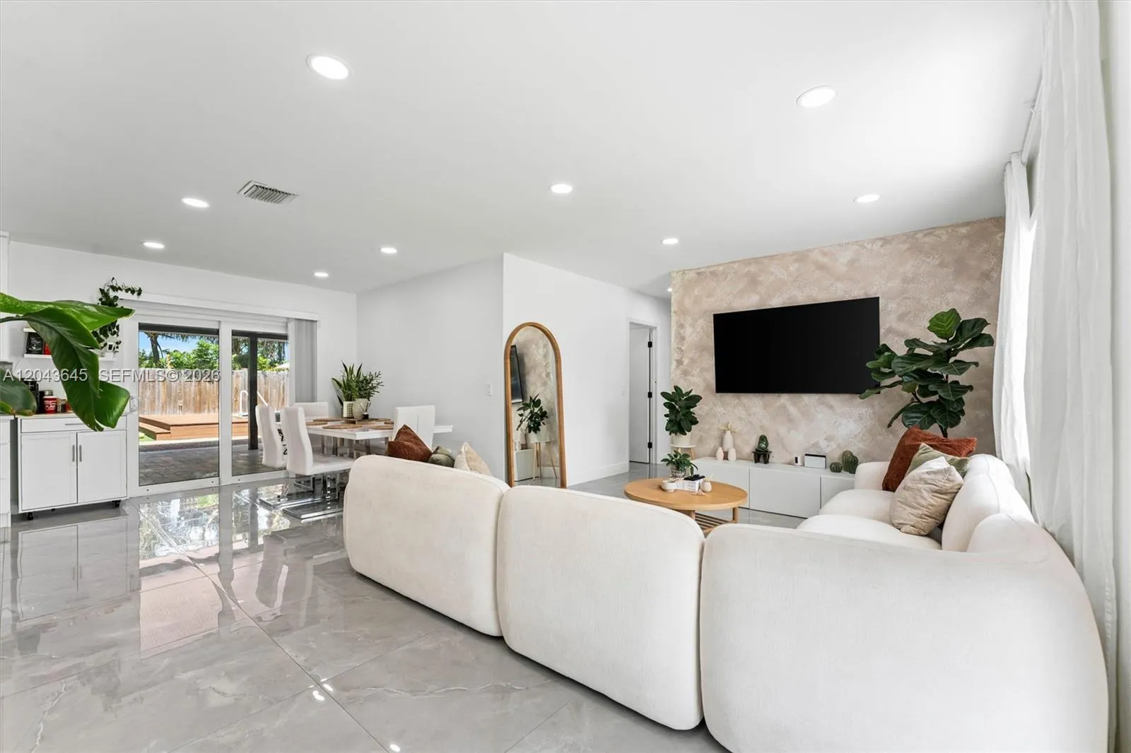 Foto de propiedad en 1120 SW 7th Avenue, Deerfield Beach, FL 33441 Deerfield Beach con MLS# 