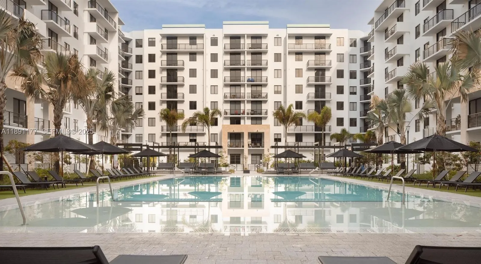 Foto de propiedad en 11200 Biscayne Boulevard A3, Miami, FL 33181 Miami con MLS# 