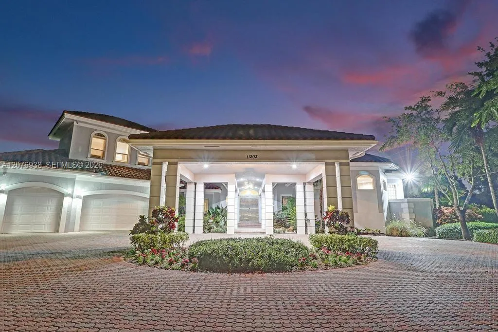 Foto de propiedad en 11203 NW 9th Street, Plantation, FL 33325 Plantation con MLS# 