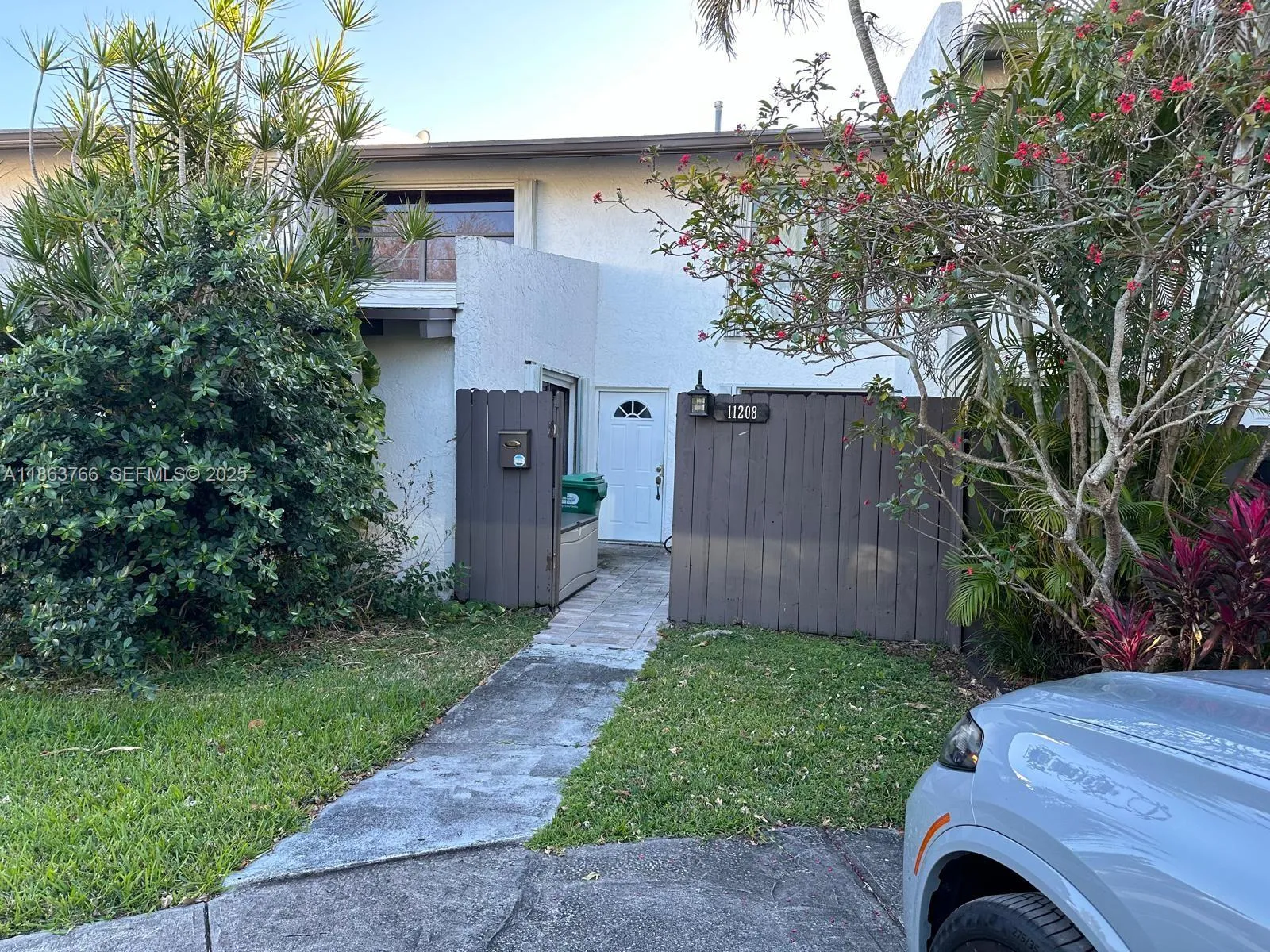Foto de propiedad en 11208 SW 67th Terrace, Miami, FL 33173 Miami con MLS# 