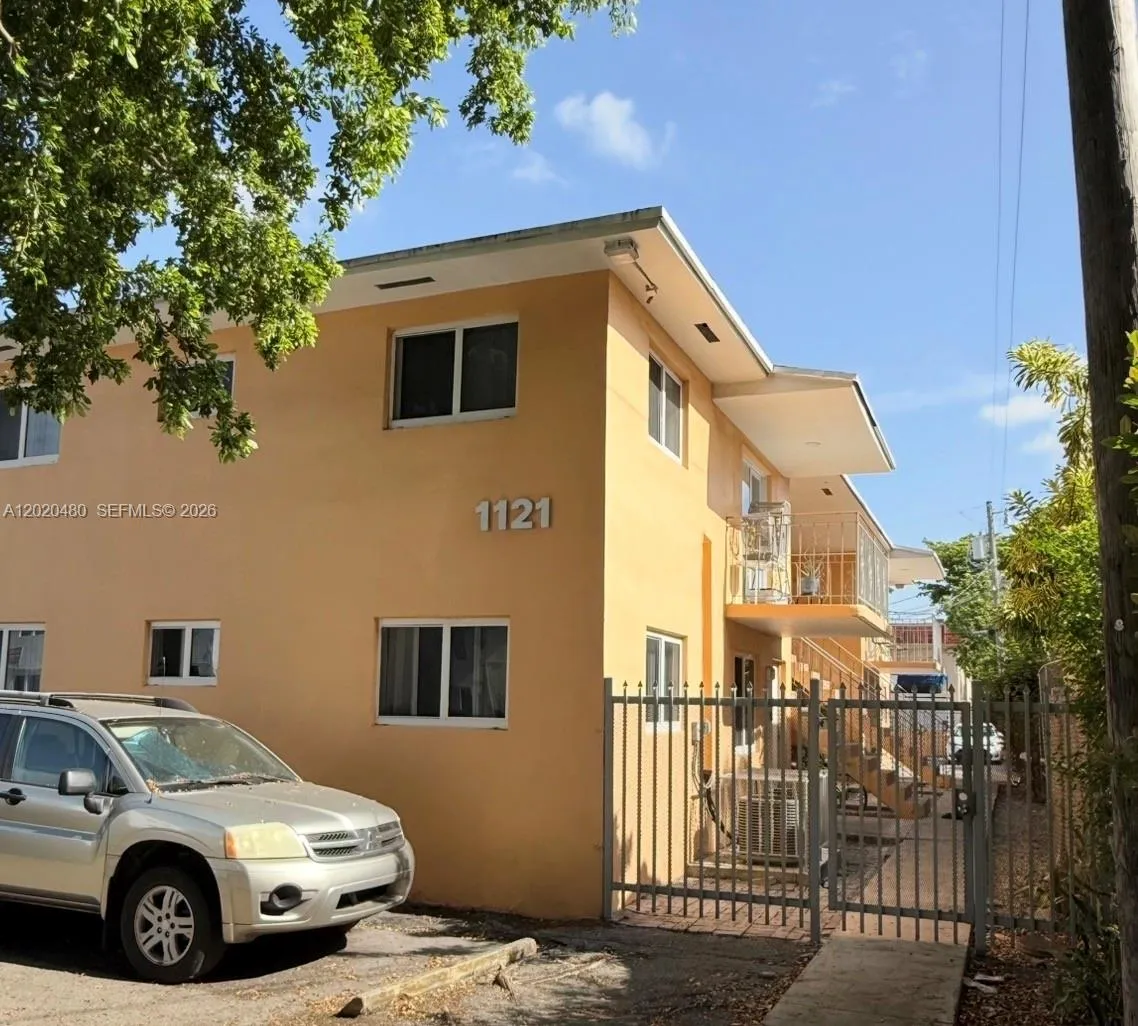 Foto de propiedad en 1121 NW 4 Street, Miami, FL 33128 Miami con MLS# 