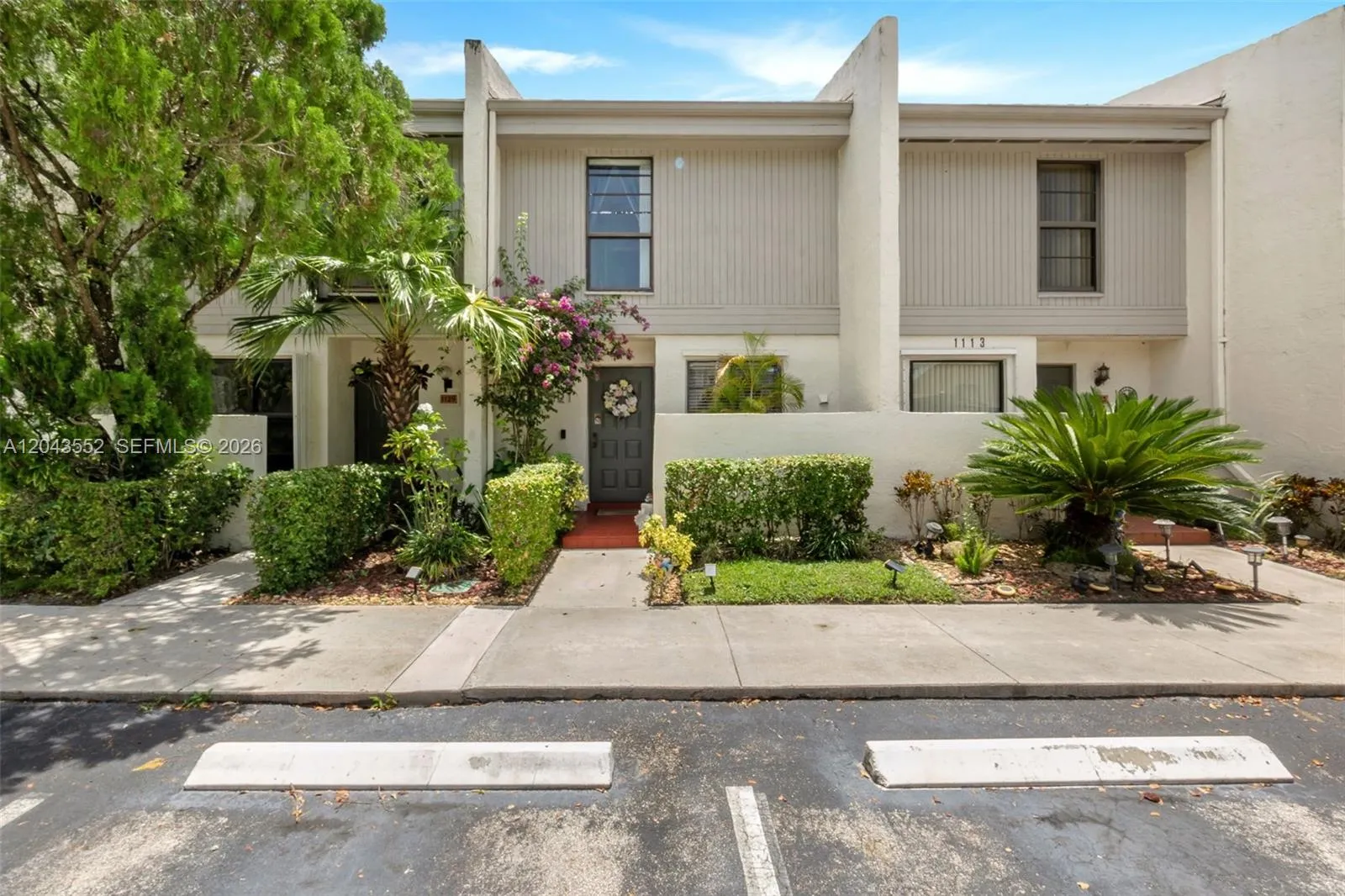 Foto de propiedad en 1121 NW 98th Terrace 119, Pembroke Pines, FL 33024 Pembroke Pines con MLS# 