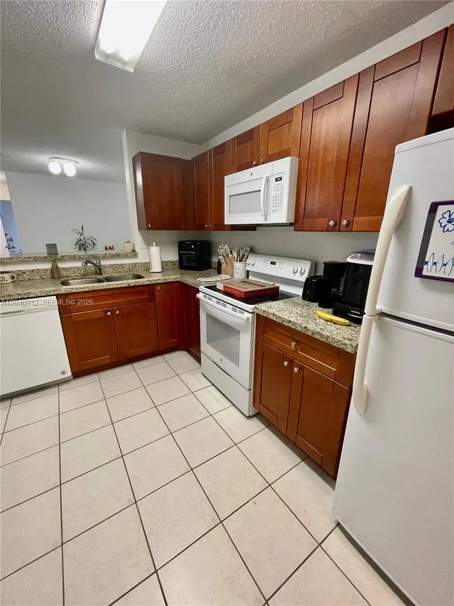 Alquilada 11229 W Atlantic Boulevard 101, Coral Springs, FL 33071, Coral Springs, FL 33071
