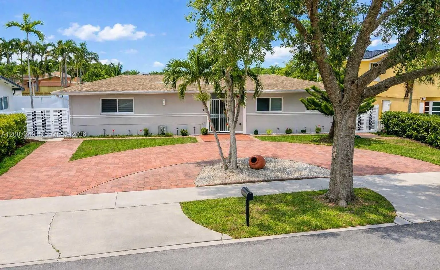En Venta 11231 NW 60th Court, Hialeah, FL 33012, Hialeah, FL 33012