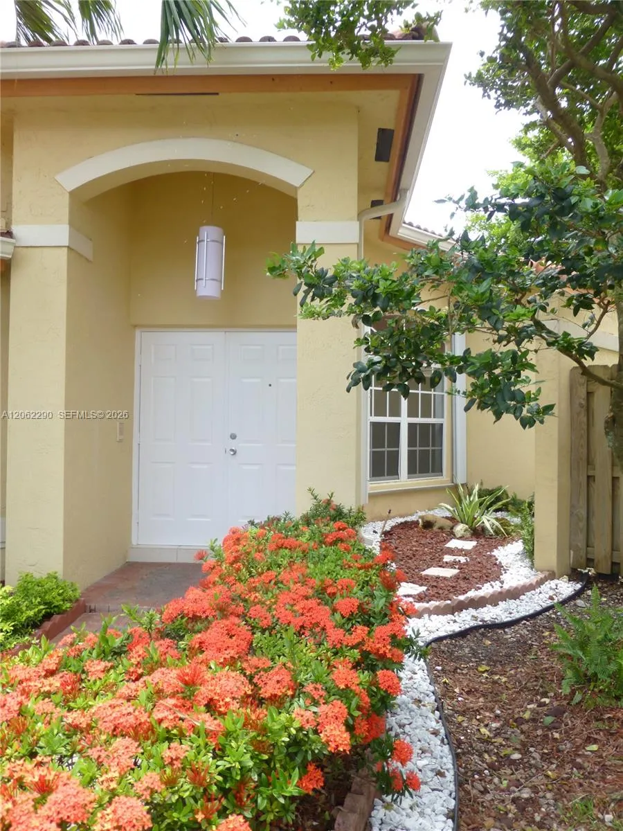 Foto de propiedad en 11236 NW 58th Terrace, Doral, FL 33178 Doral con MLS# 