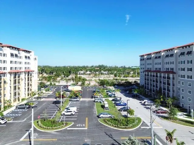 Foto de propiedad en 11239 NW 4th Terrace 202, Sweetwater, FL 33172 Sweetwater con MLS# 