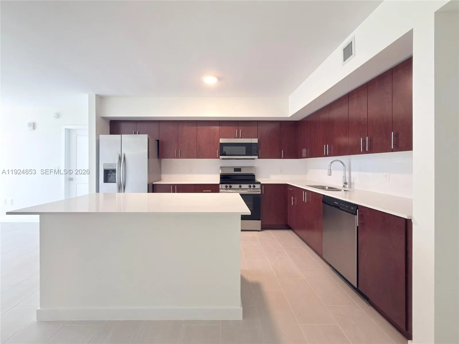 Foto de propiedad en 11239 NW 4th Terrace C1.2, Sweetwater, FL 33172 Sweetwater con MLS# 