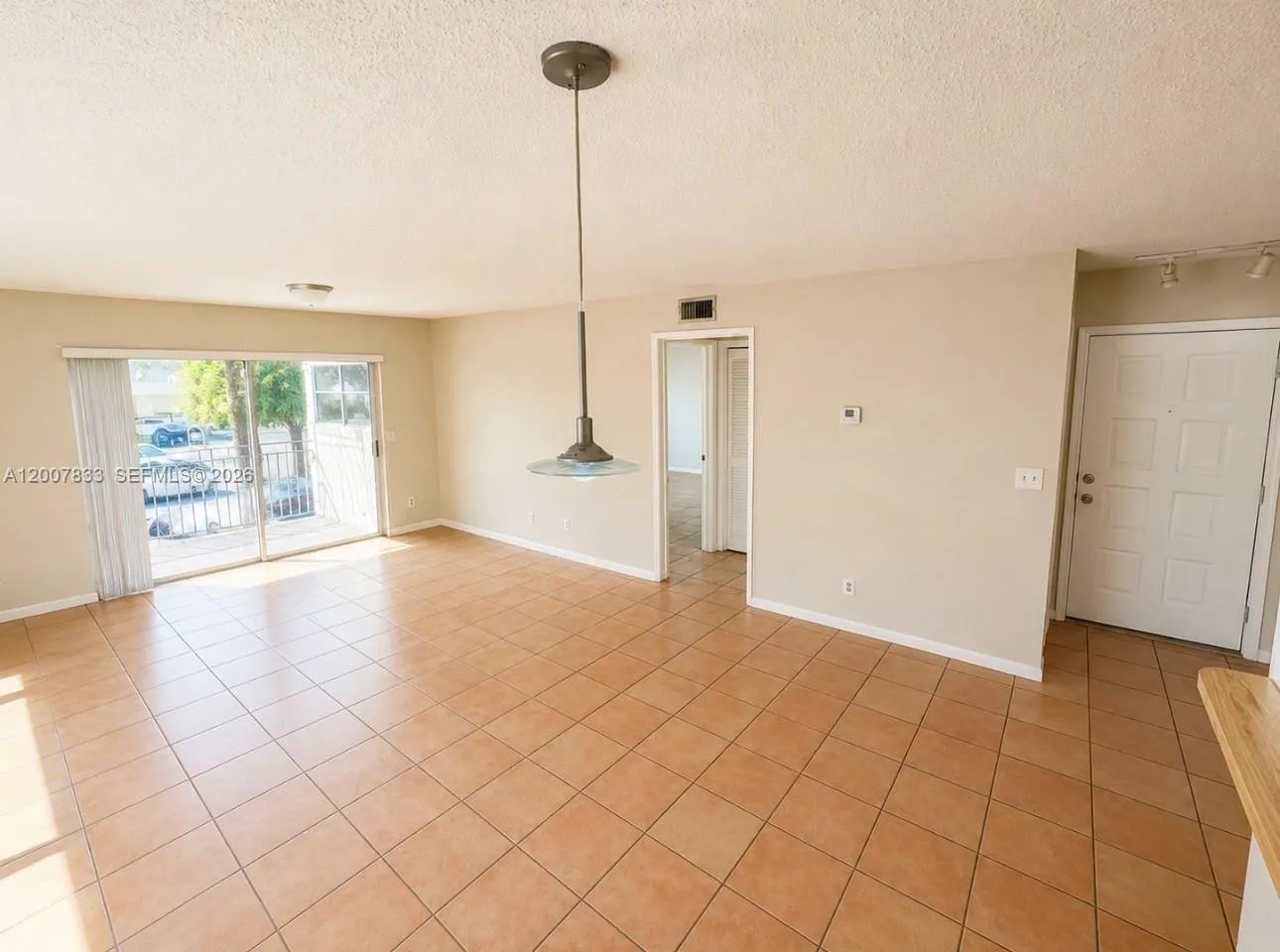 Foto de propiedad en 11251 SW 13th Street 201, Pembroke Pines, FL 33025 Pembroke Pines con MLS# 