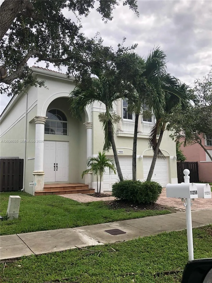 Foto de propiedad en 11253 NW 47th Lane, Doral, FL 33178 Doral con MLS# 