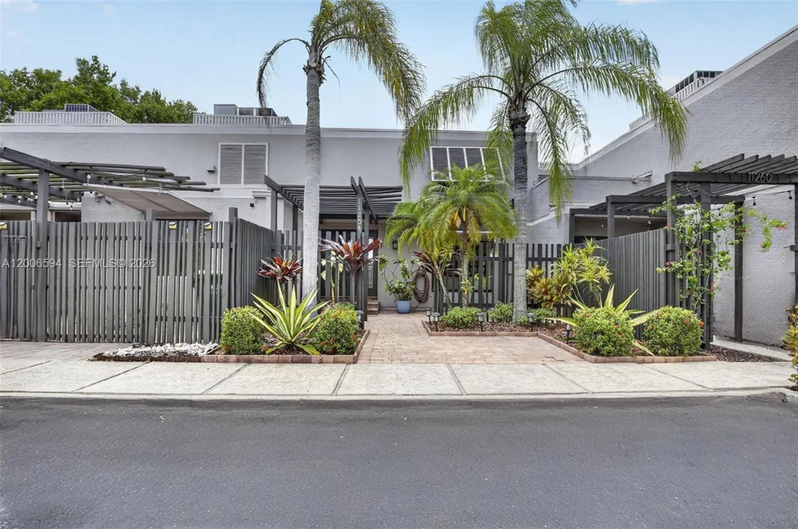 Foto de propiedad en 11254 NW 15th Court, Pembroke Pines, FL 33026 Pembroke Pines con MLS# 