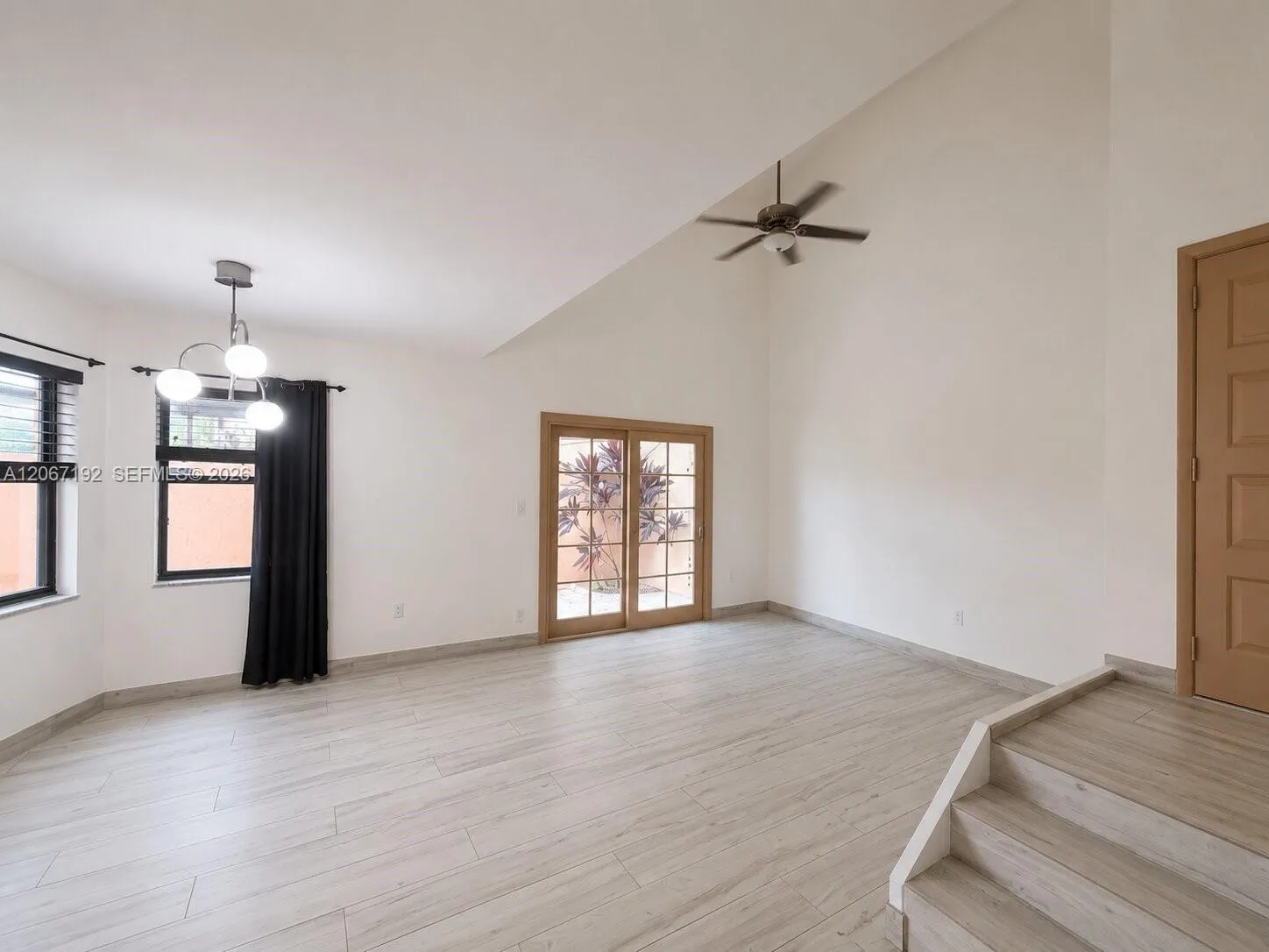 Foto de propiedad en 11263 SW 9th Court, Pembroke Pines, FL 33025 Pembroke Pines con MLS# 