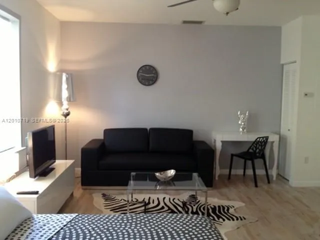 Foto de propiedad en 1127 Euclid Avenue 205, Miami Beach, FL 33139 Miami Beach con MLS# 