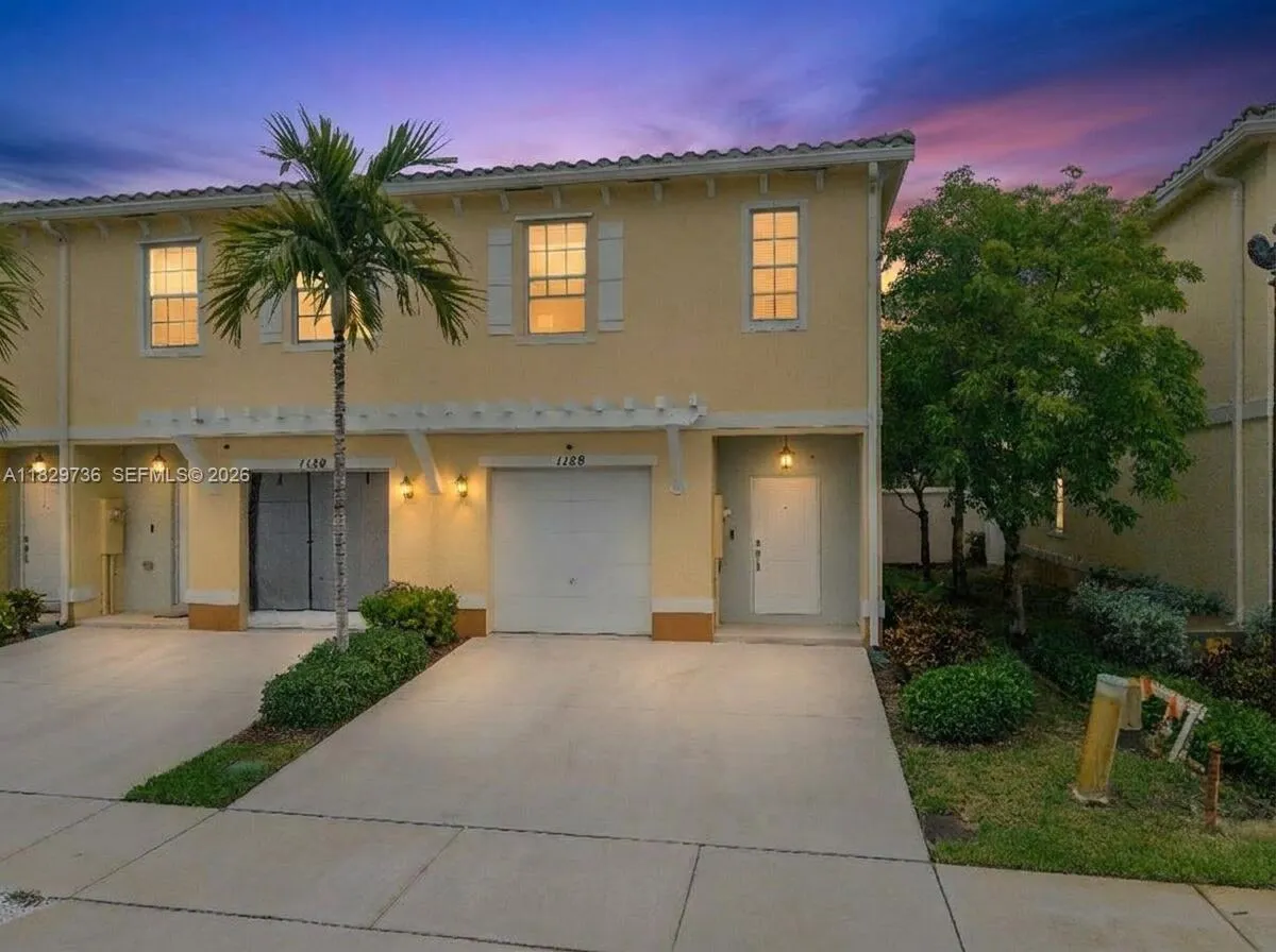 Foto de propiedad en 1128 NW 40th Terrace, Lauderhill, FL 33313 Lauderhill con MLS# 