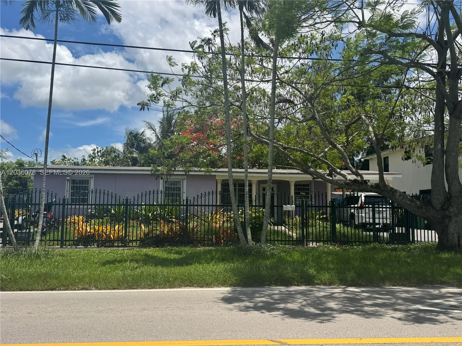 Foto de propiedad en 11290 SW 47th Terrace, Miami, FL 33165 Miami con MLS# 