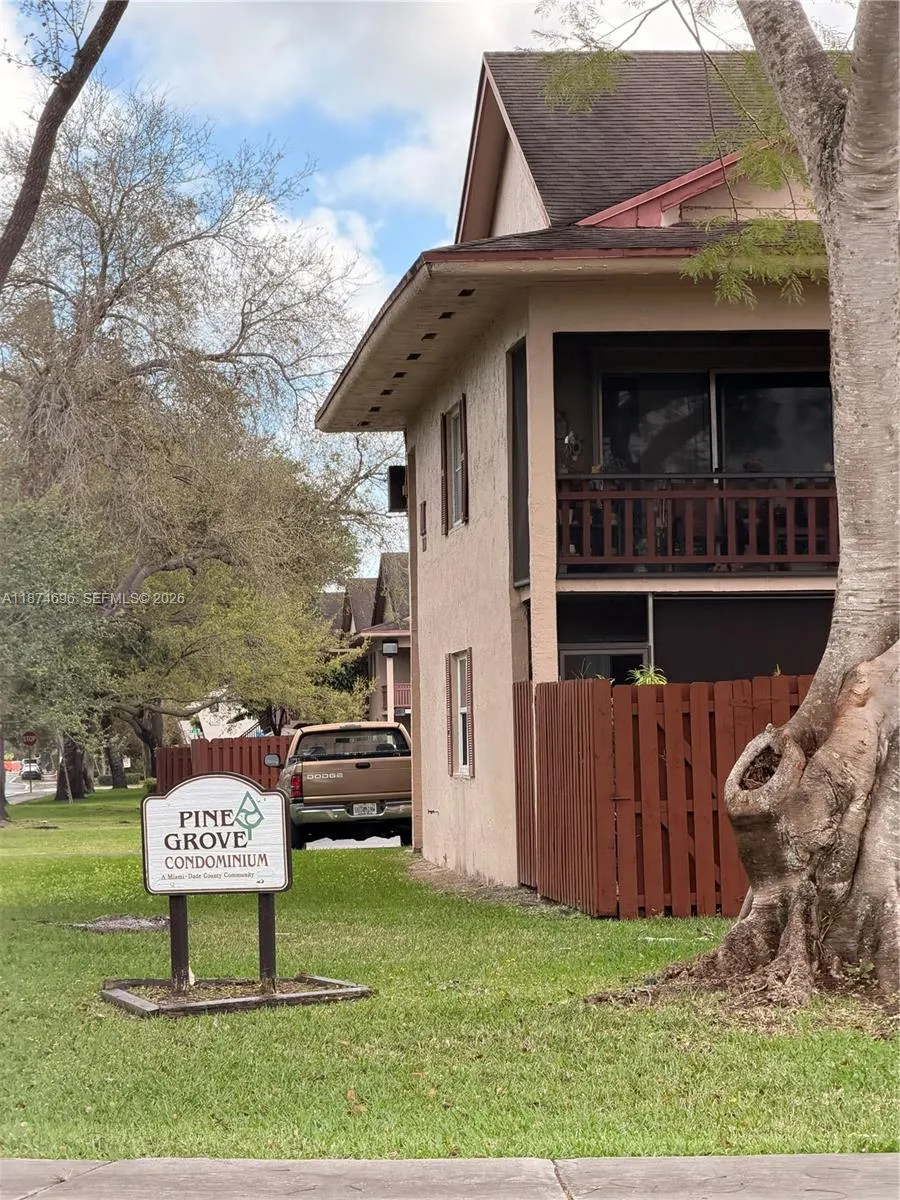 Foto de propiedad en 11295 SW 88th Street M109, Miami, FL 33176 Miami con MLS# 