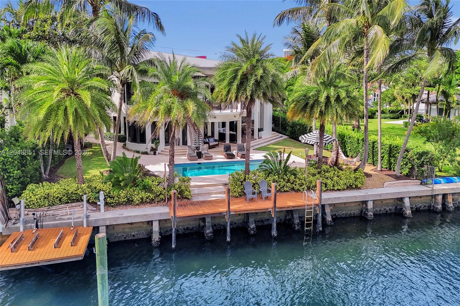 En Venta 113 Holiday Drive, Hallandale Beach, FL 33009, Hallandale Beach, FL 33009