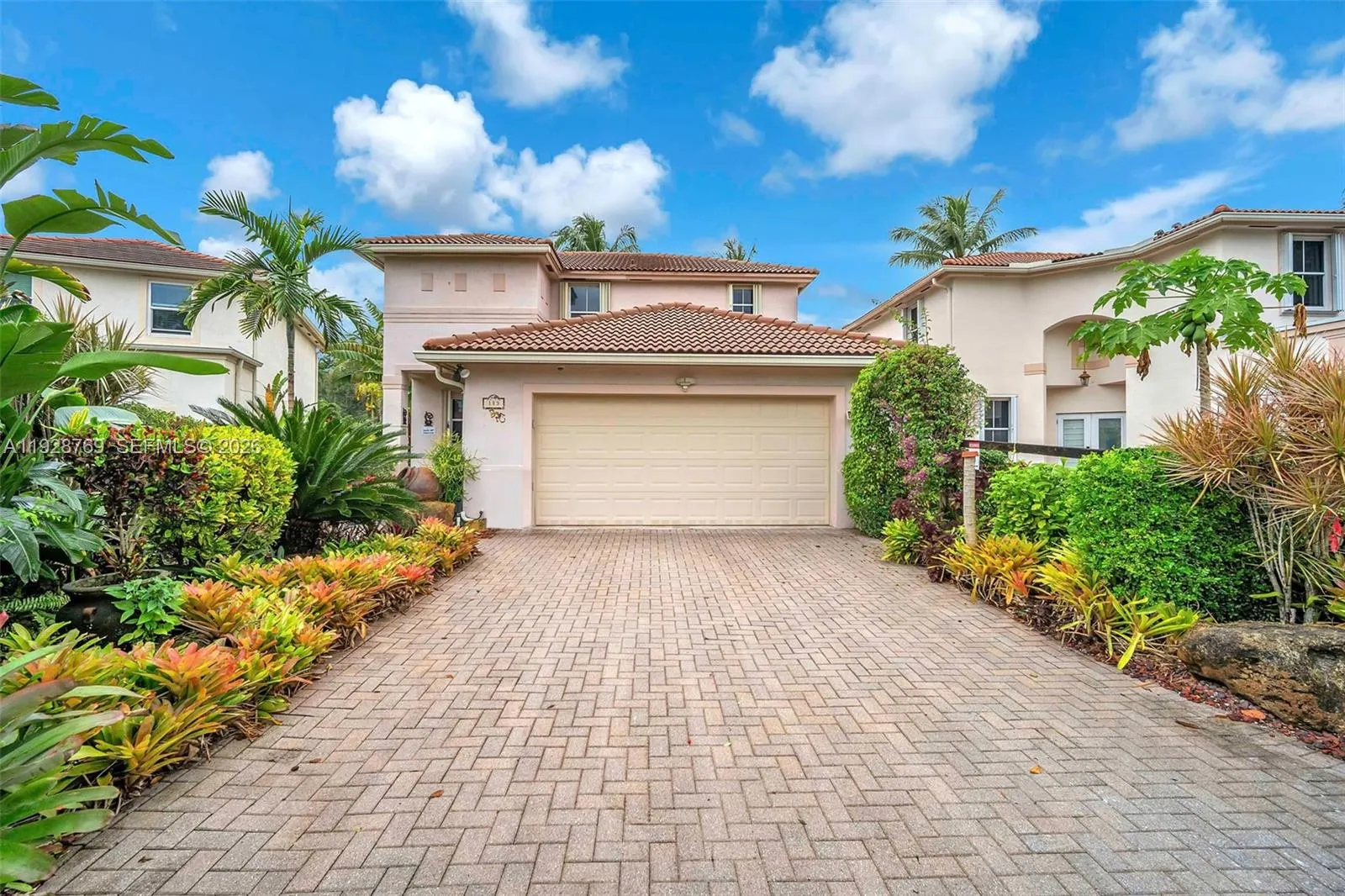 Foto de propiedad en 113 NW 73rd Terrace, Plantation, FL 33317 Plantation con MLS# 