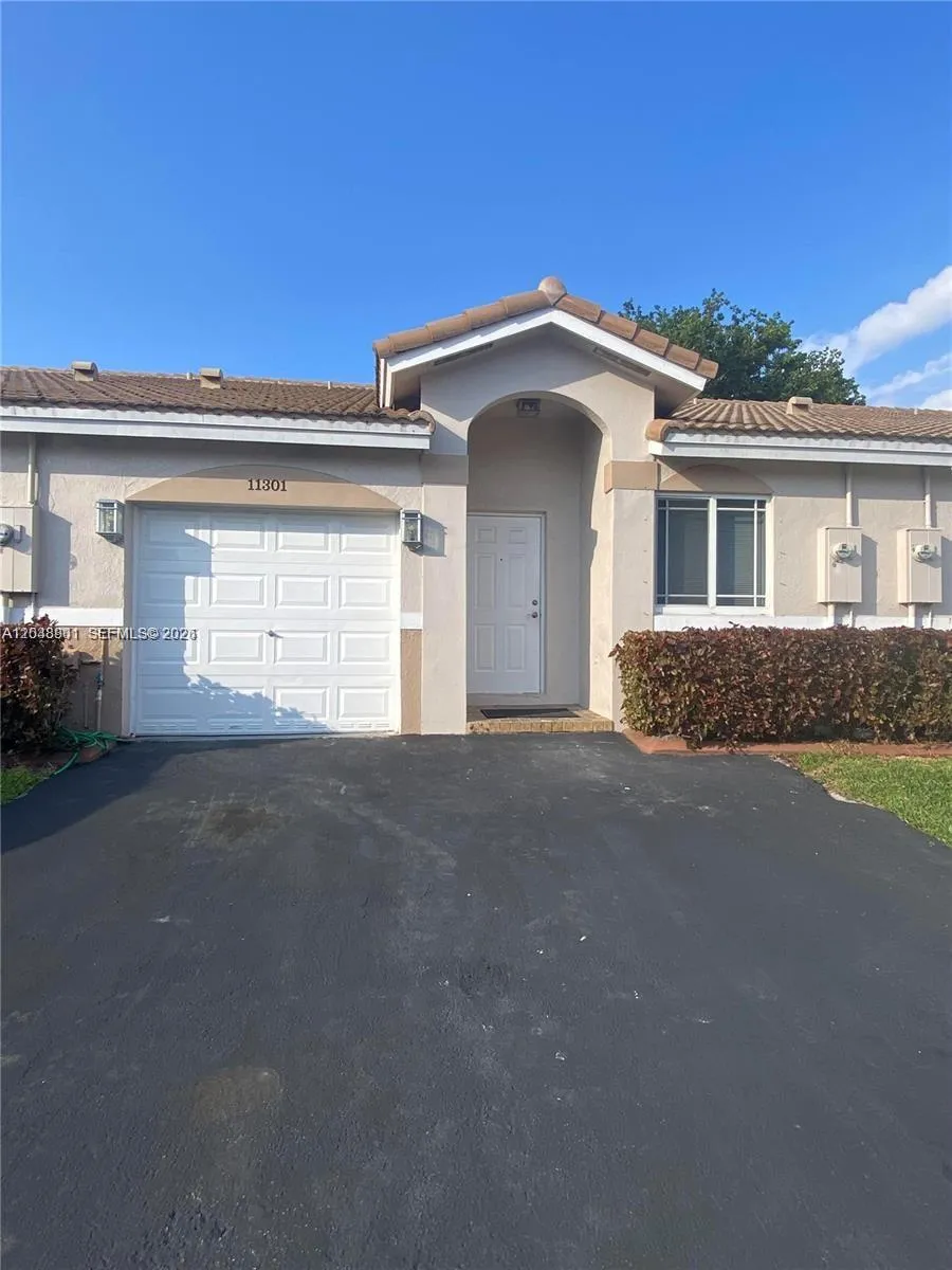 Foto de propiedad en 11301 SW 17th Court, Miramar, FL 33025 Miramar con MLS# 