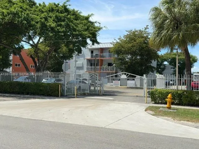 Foto de propiedad en 11301 SW 200th Street 104-A, Miami, FL 33157 Miami con MLS# 