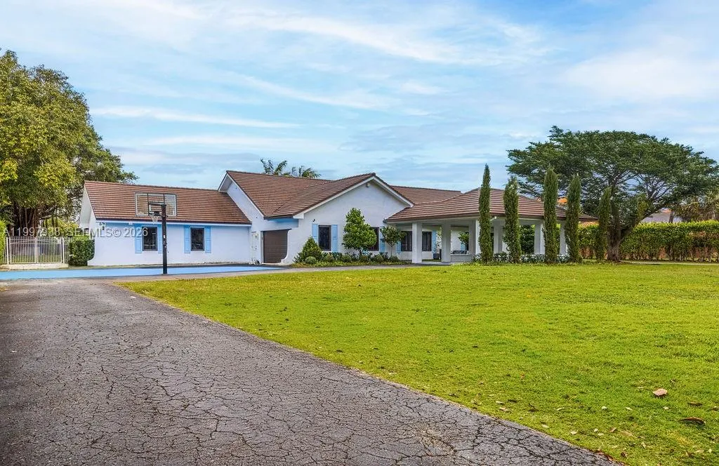 Foto de propiedad en 11301 SW 95th Street, Miami, FL 33176 Miami con MLS# 